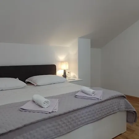 Mirna アパート *