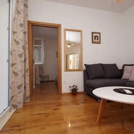 Apartment Mirna