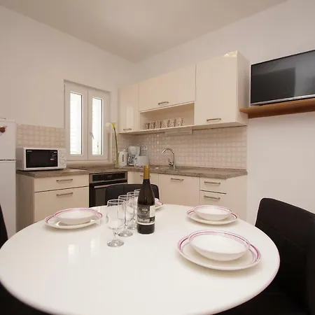 Mirna アパート *