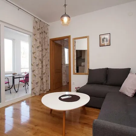 Mirna Apartment *