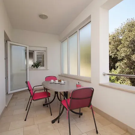 Apartment Mirna *