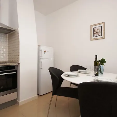Mirna Apartment *