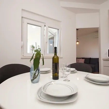 Mirna Apartment *