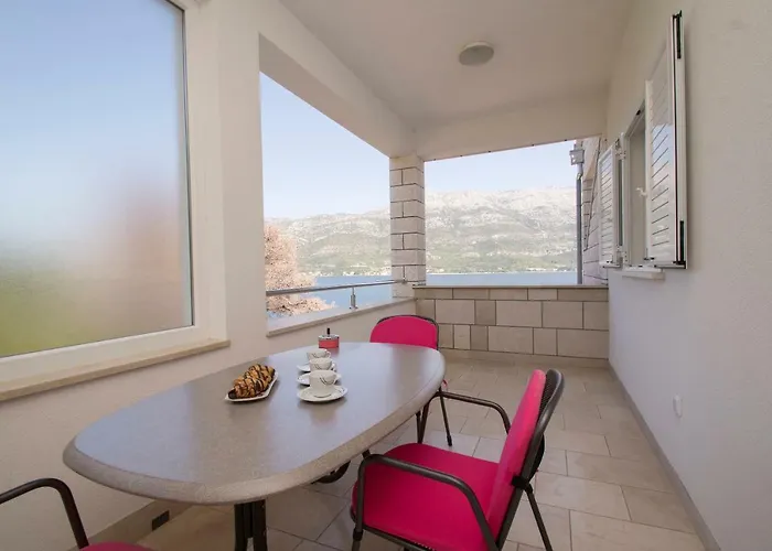 Mirna קורצולה