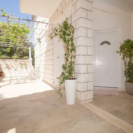 Apartament Mirna